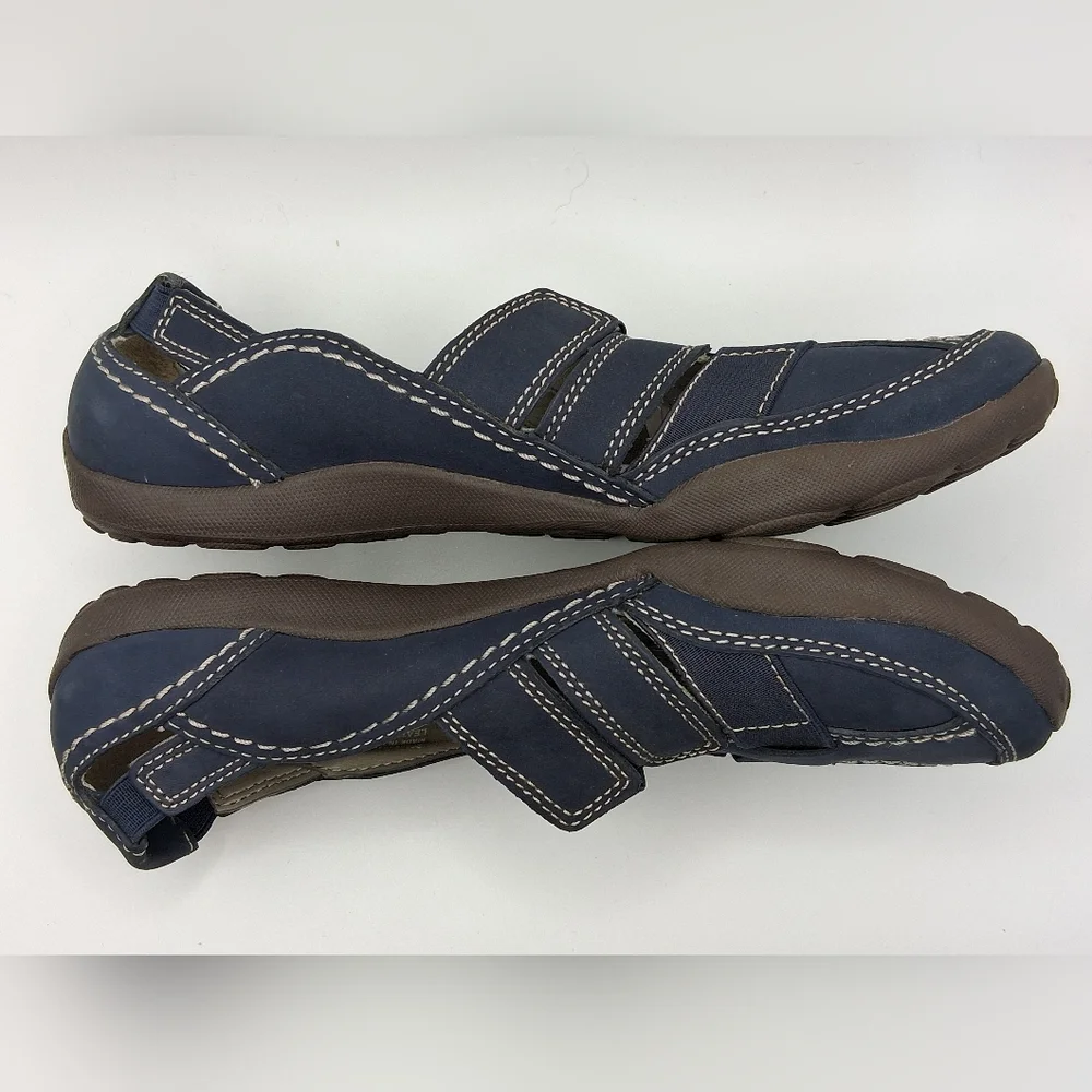 Clarks Mary Jane Loafers/Driving Shoes with Light Arch Support & White Stitching - Picture 7 of 13